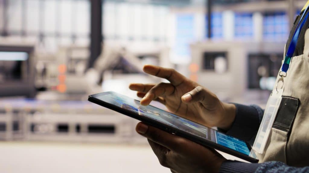 Comment améliorer la productivité grâce à une IHM industrielle ?