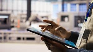 Comment améliorer la productivité grâce à une IHM industrielle ?